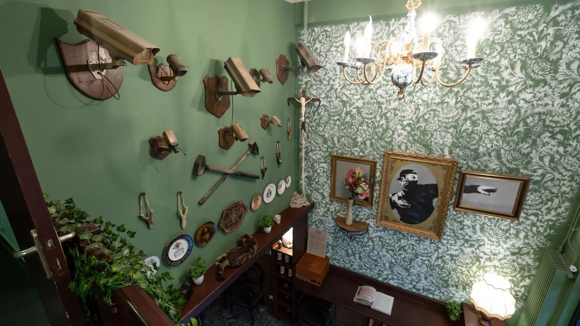 Walled Off Hotel Parigi
